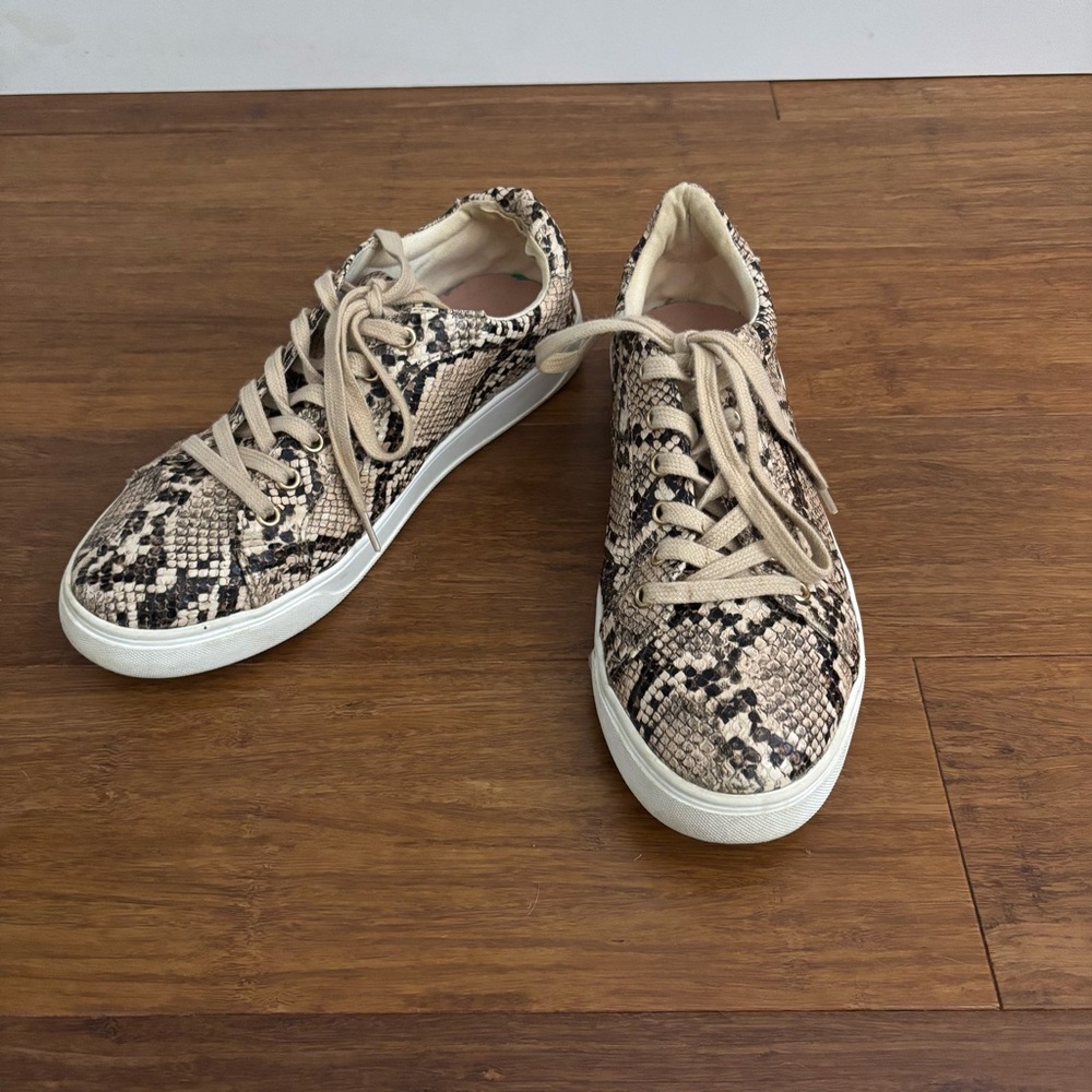 Topshop Snakeskin Faux Leather Fashion Sneakers Size 7.5 / 38